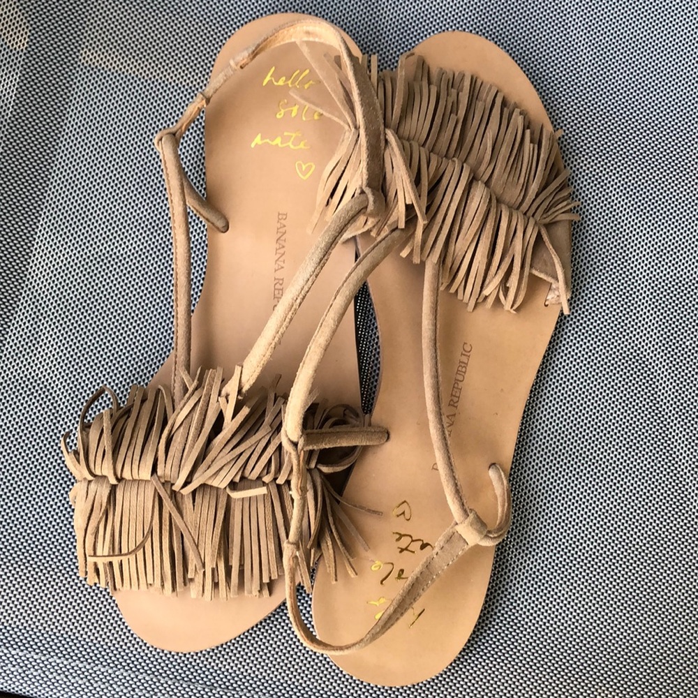 🌟 Banana Republic Hello Sole Mate Bohemian Camel Fringe detail Sandals